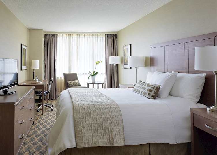 Guest room, The Chelsea, Toronto