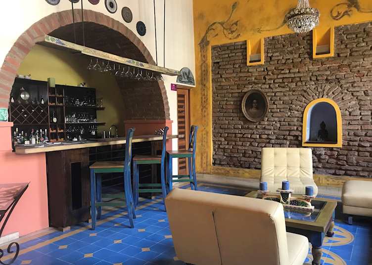 Bar, Casa de Isabella