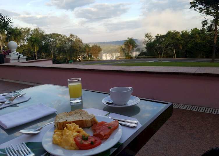 Breakfast with View of Falls
