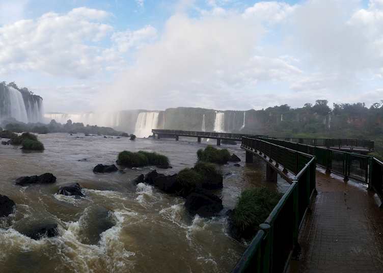 Falls in morning with no tourists