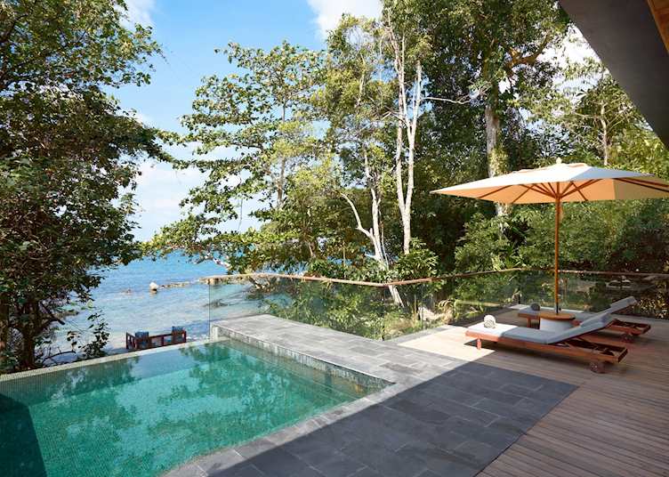 Oceanfront pool villa suite