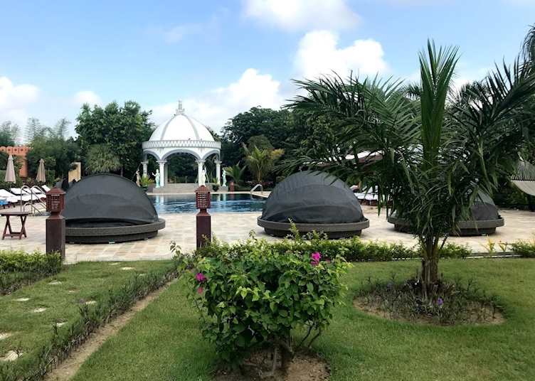 Bagan Lodge pool area
