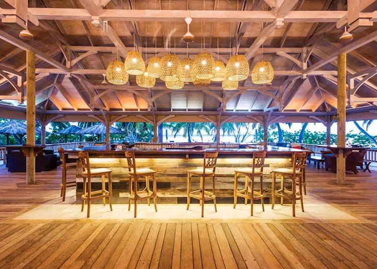 Le Lys Bar, Alphonse Island