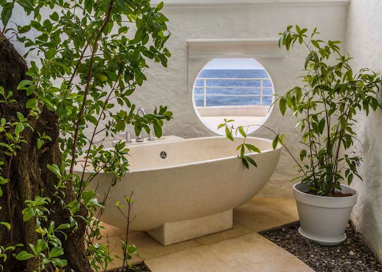 Bath tub with sea views