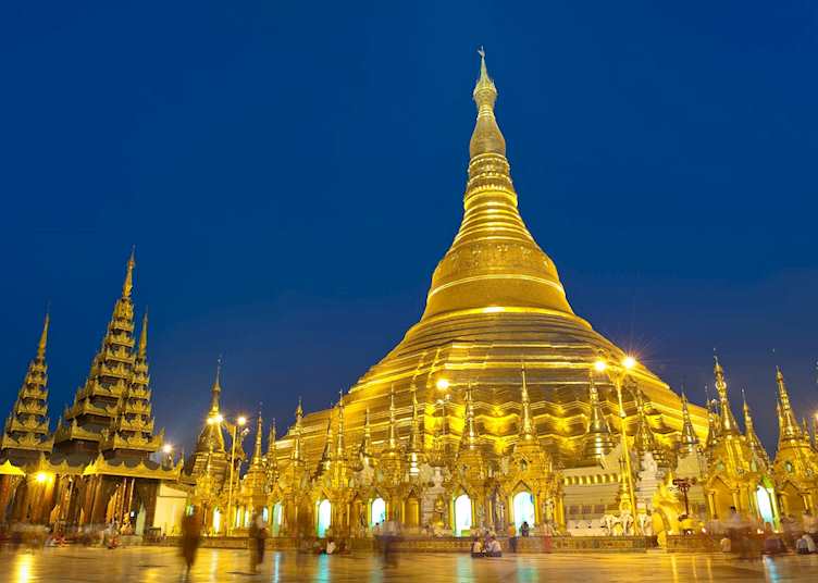 Shwedagon Pagoda at night