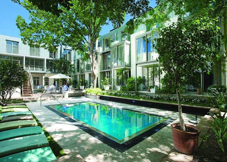 Pool area at Oude Werf Hotel, Stellenbosch