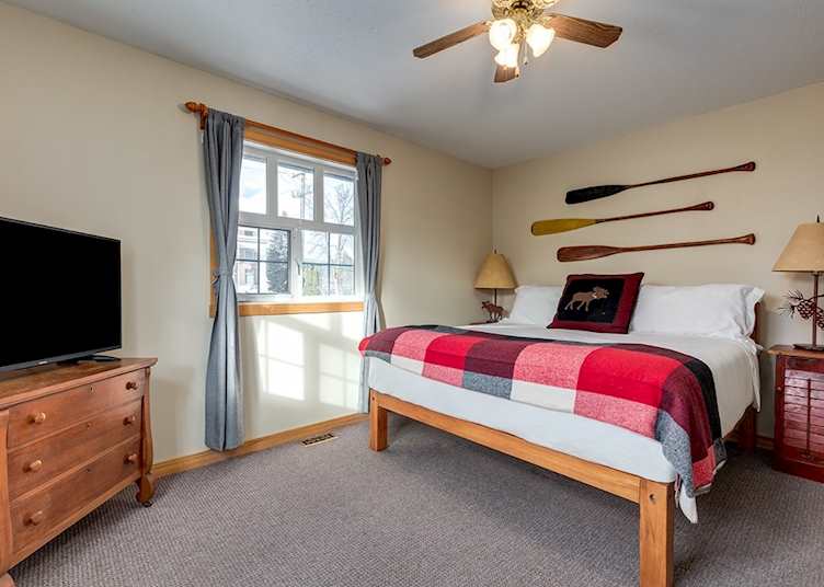Guest suite, Courthouse Inn Revelstoke, British Columbia