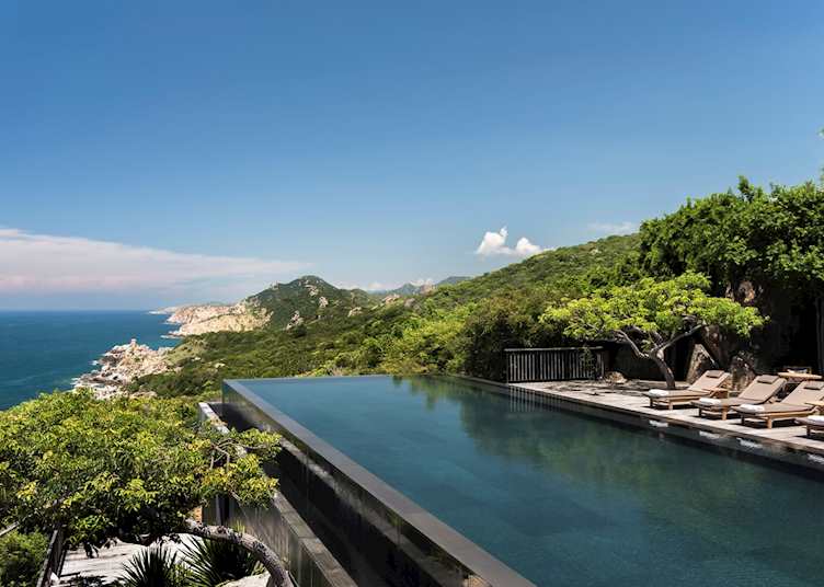 Amanoi cliff pool