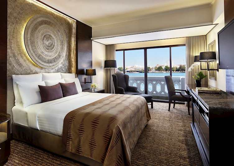 Guest room, Anantara Bangkok Riverside