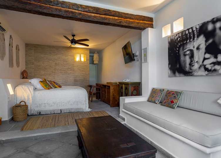 Plunge pool suite