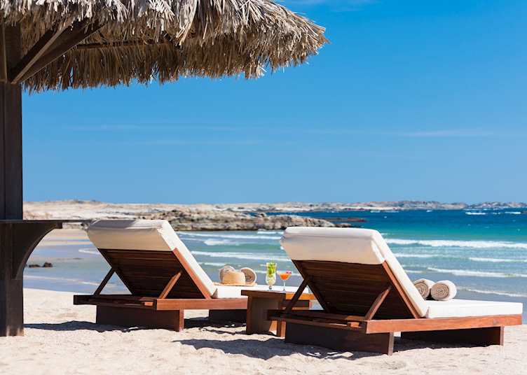 Beach sunbeds, Alila Hinu Bay