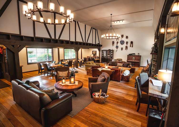 Tweedsmuir Park Lodge 