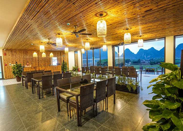Reception, Tu Lan Lodge