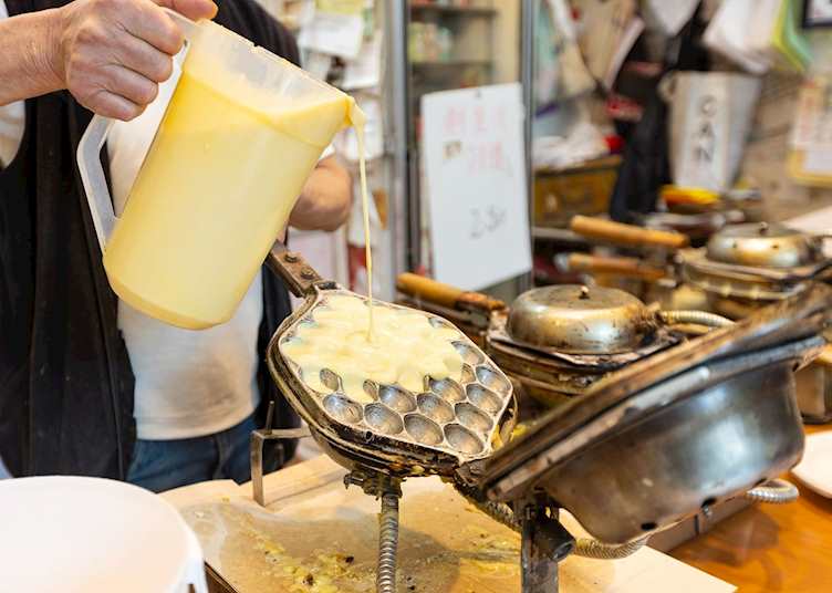Bubble waffles, food tour, Vancouver