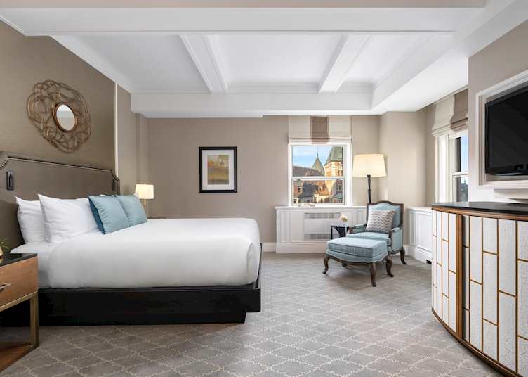 Guest room, Fairmont Le Chateau Frontenac, Québec City