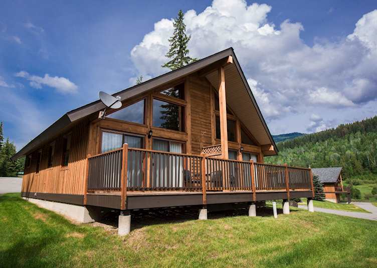 Alpine Meadows Resort cabin exterior, Clearwater