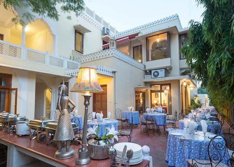 Alfresco dining, Dera Rawatsar