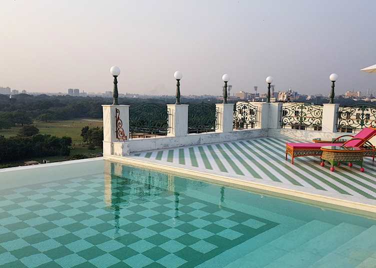 Infinity pool and deck