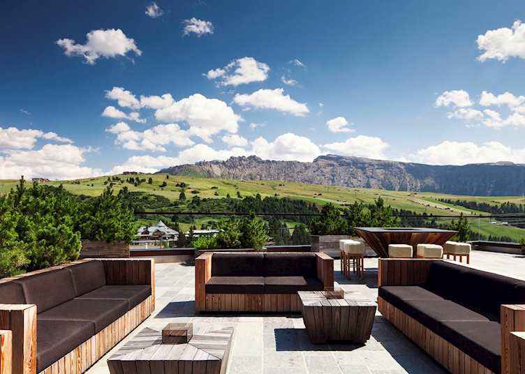 Outdoor terrace, COMO Alpina