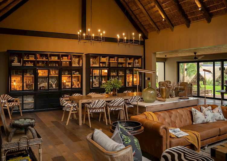 Thornybush Game Lodge Lounge and Library 