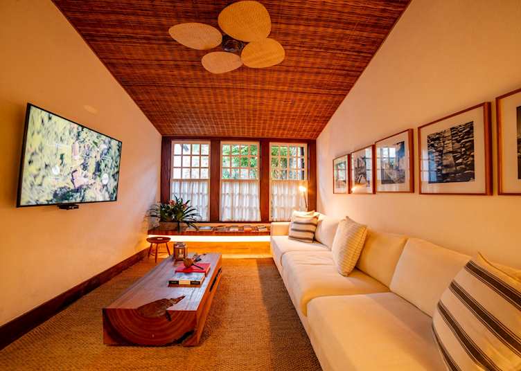 Villa Aurora, Pousada Literária