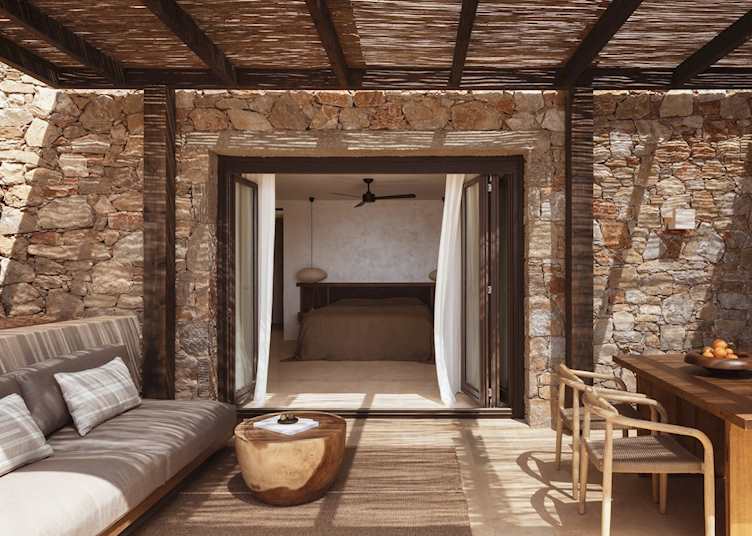 Gundari Resort, Petousis