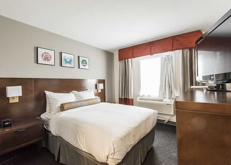 Standard room, Edgewater Hotel, Whitehorse
