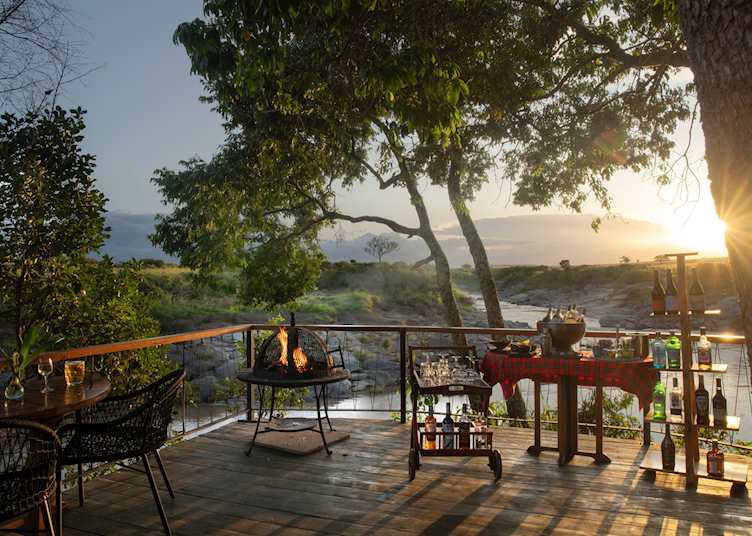 Outdoor dining area, Rekero Tented Camp