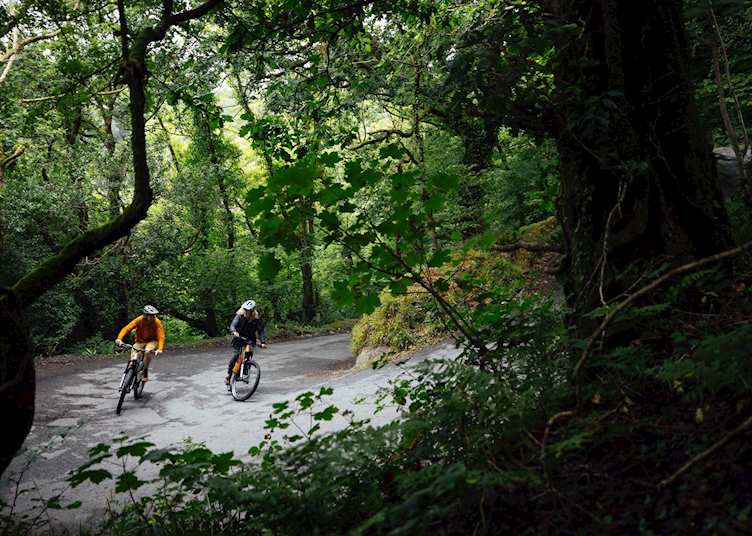 E-mountain biking in Pembrokeshire (credit: Owen Howells Photography)