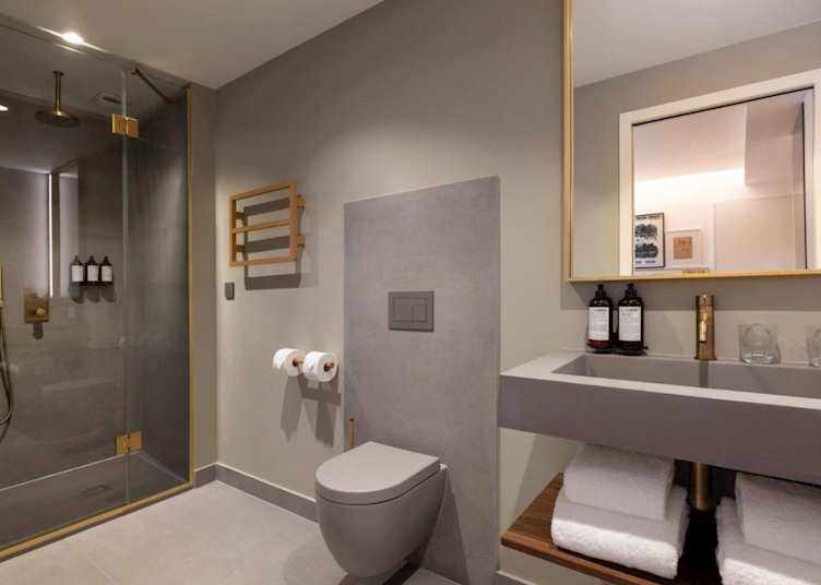 En suite bathroom, Hôtel Pilgrim (Credit: Hôtel Pilgrim)