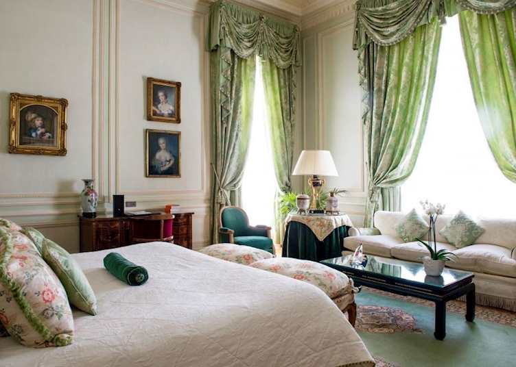 Room interior, Domaine Les Crayères (Credit: Domaine Les Crayères)