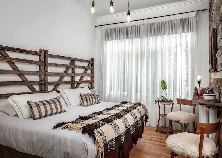 Room, La Yegua Loca