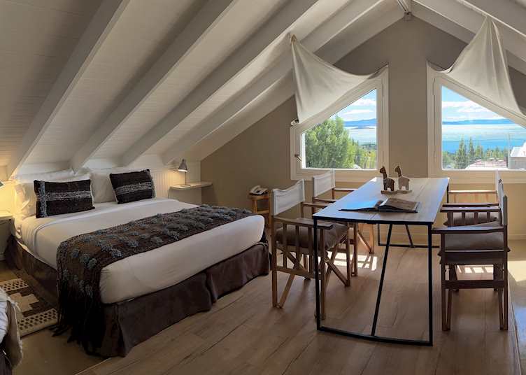 Room, Los Ponchos