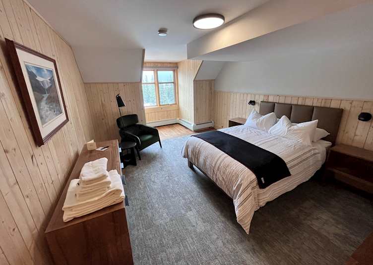 Guest room, Lodge at Bow Lake, Icefields Parkway