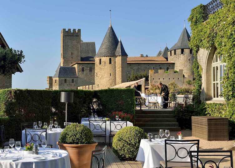 Alfresco dining, Hotel de la Citi (© Accor 2019)