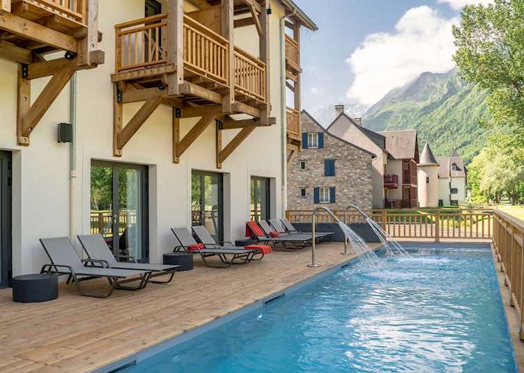 Swimming pool, Hotel Mercure Peyragudes (© Accor 2019) 