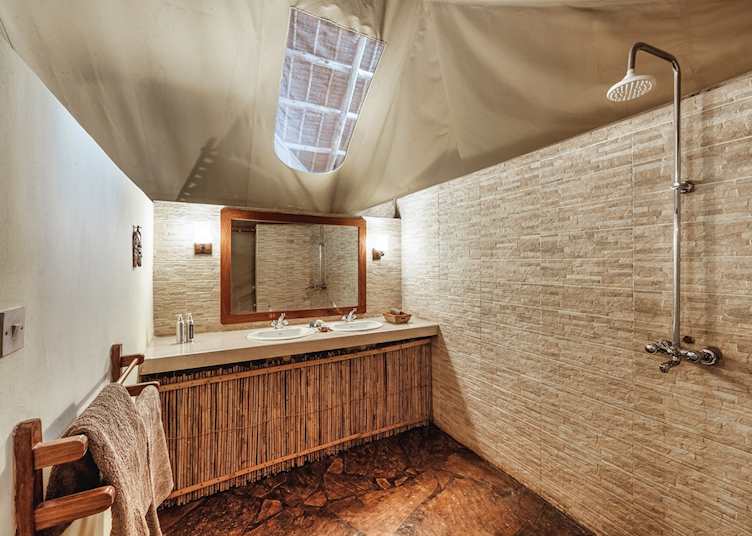 Selous Kulinda Camp, Deluxe Room Bathroom 