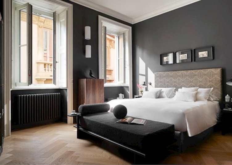 Montenapoleone room, Crossing Manzoni