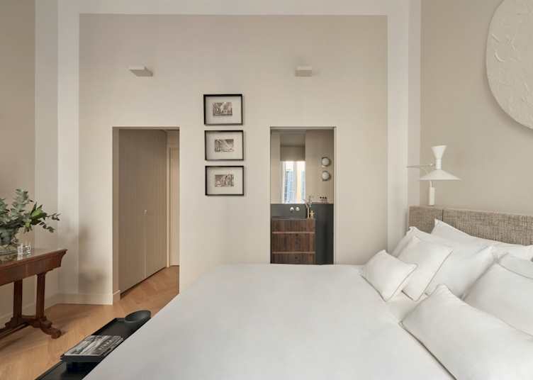 Bagutta room, Crossing Manzoni