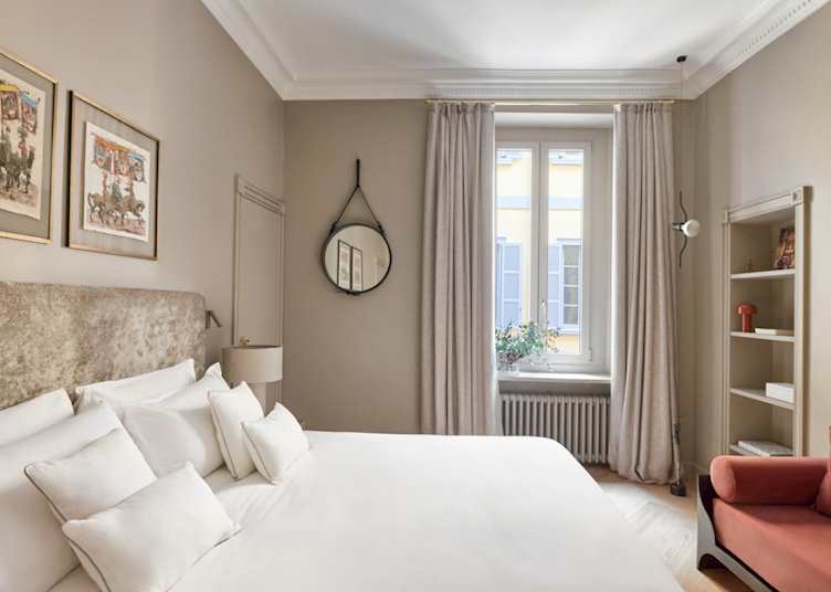 Venezia room, Crossing Manzoni
