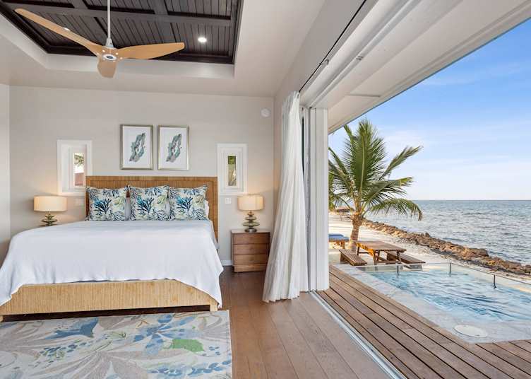 Room Interior, Ray Caye Island Resort
