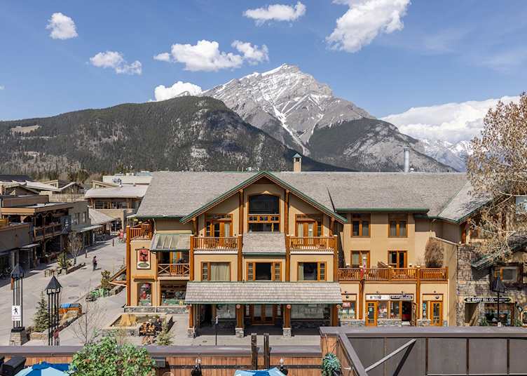 Exterior, Brewster Mountain Lodge, Banff