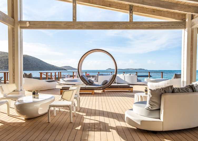 Nova lounge, Oil Nut Bay