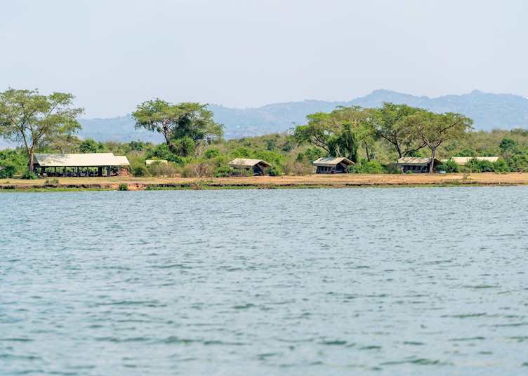 Honey Bear Bush Camp - Lake