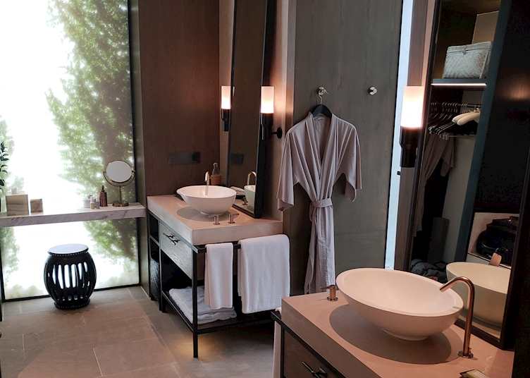 Partial ocean pool pavilion, Rosewood Phuket