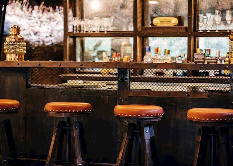 Landing zone bar, Shinta Mani Wild