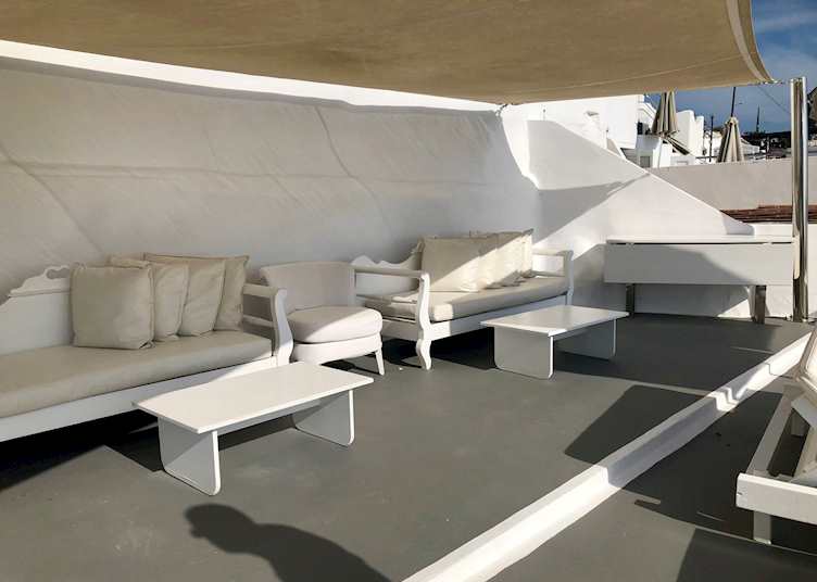 Lounge area, Chromata
