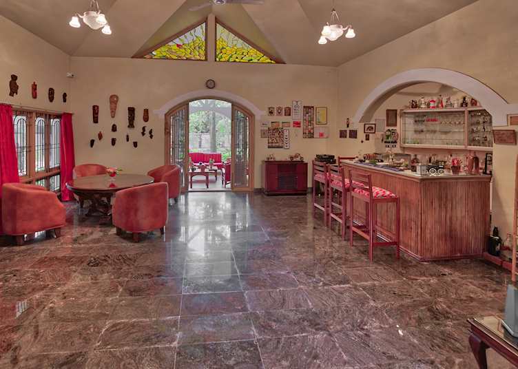 Bar, Efkay's Homestay