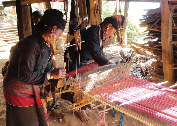 Ann ladies weaving, Kyaingtong