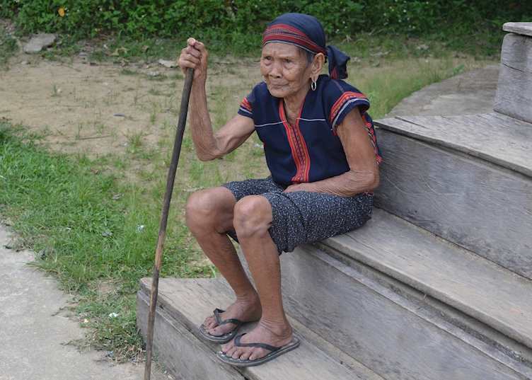 Local woman, Bho Hoong